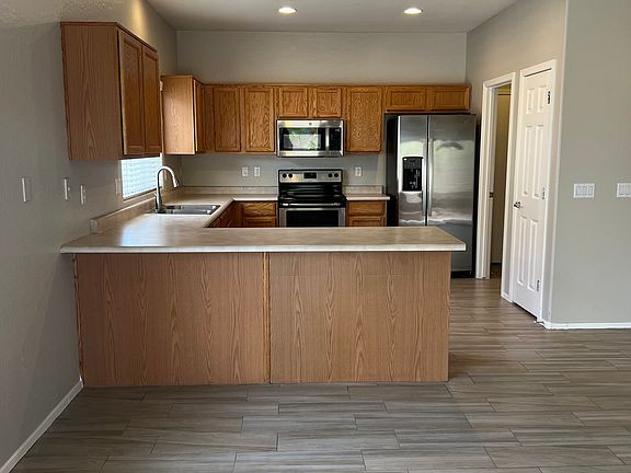 3rd image of 44759 W Portabello Rd