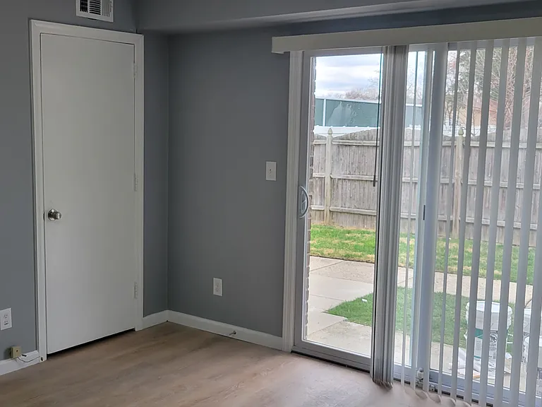 Dora Court — Photo 8