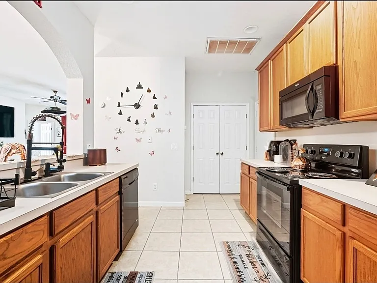 4980 Castle St W — Photo 3