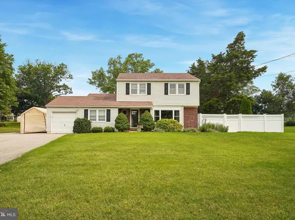 2027 Birchwood Dr, Norristown, PA 19401