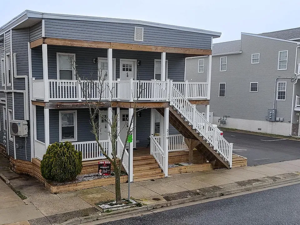 217 E Burk Ave #2