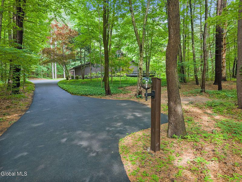 3rd image of 623 Bruno Road