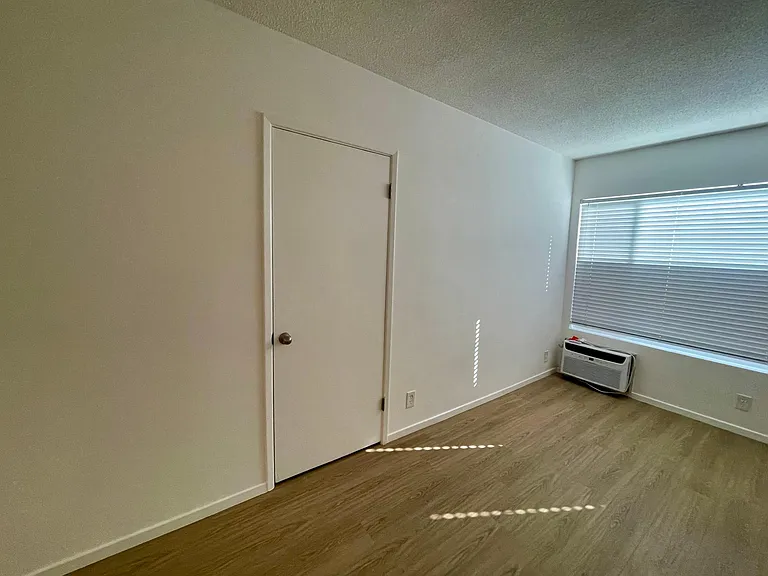 1029 N Hayworth Ave #2 — Photo 4