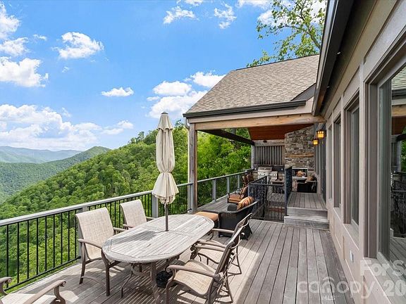 4th image of 373 Rhododendron Ln