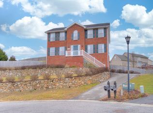 475 Majestic Dr NW, Christiansburg, VA 24073