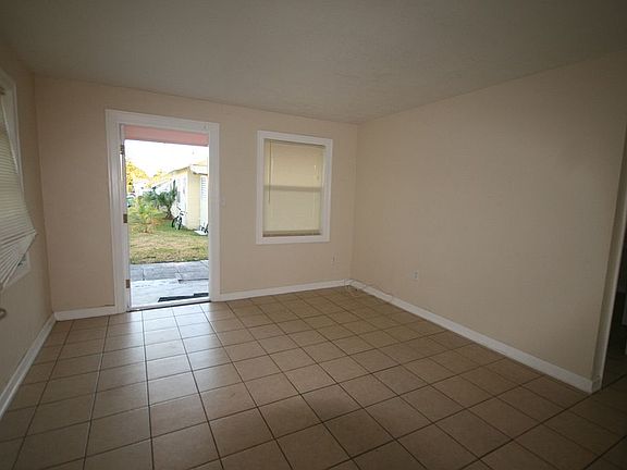 4th image of 21 S C St APT 1