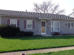 206 Willow Rd, Streamwood, IL 60107