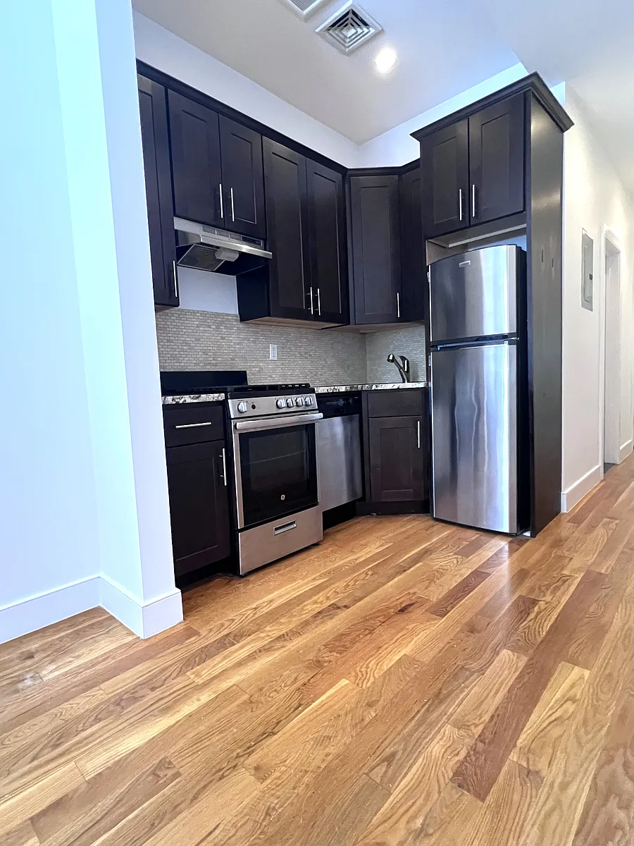 Building Photo - 321 W 139th St #2