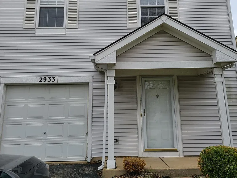 2933 Cedar Glade Dr — Photo 1
