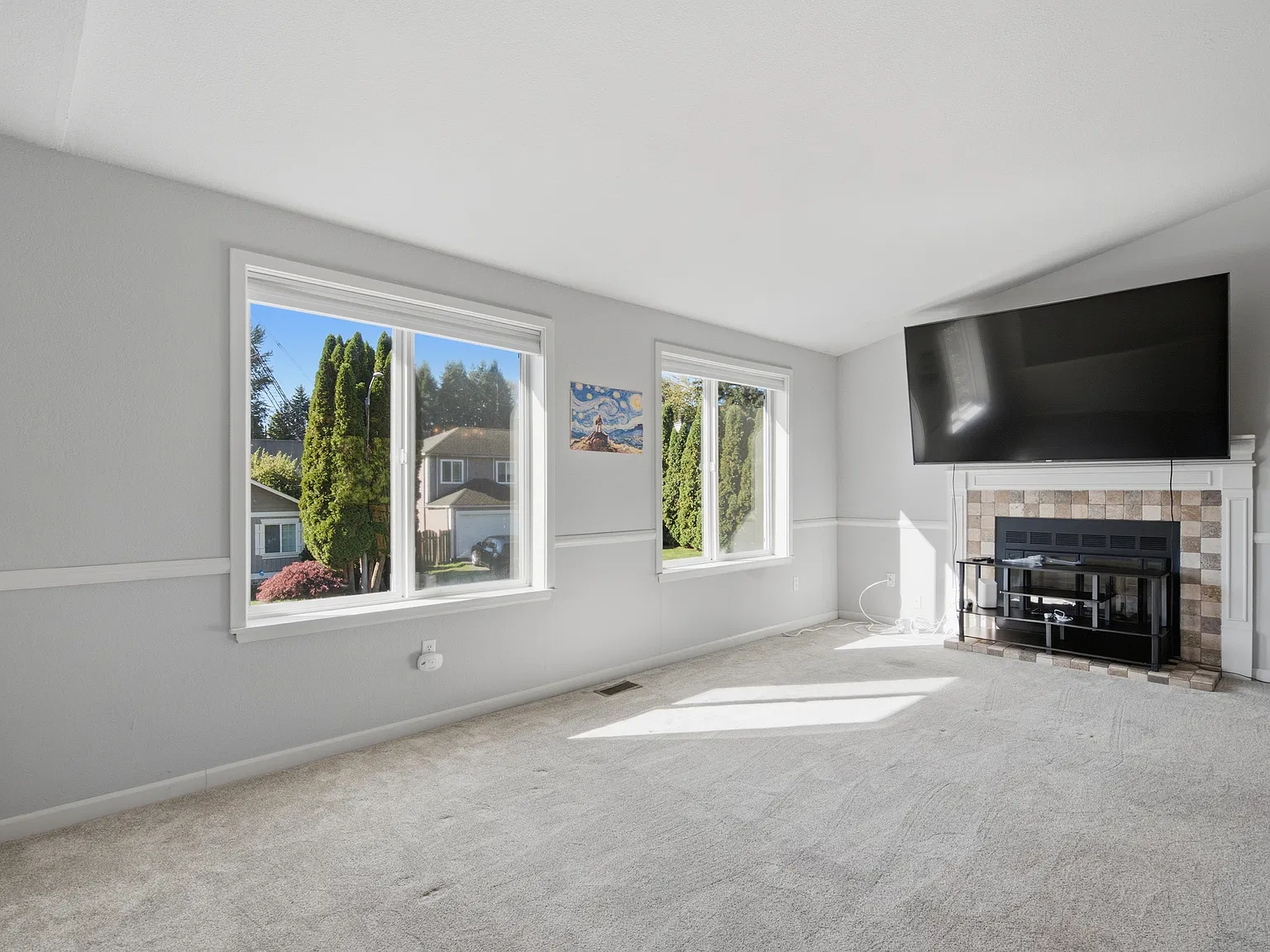 3 bed, 1258 sqft, $3,300 — Photo 3