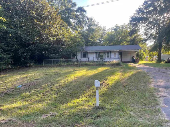 1203 Coffey St, Daingerfield, TX 75638