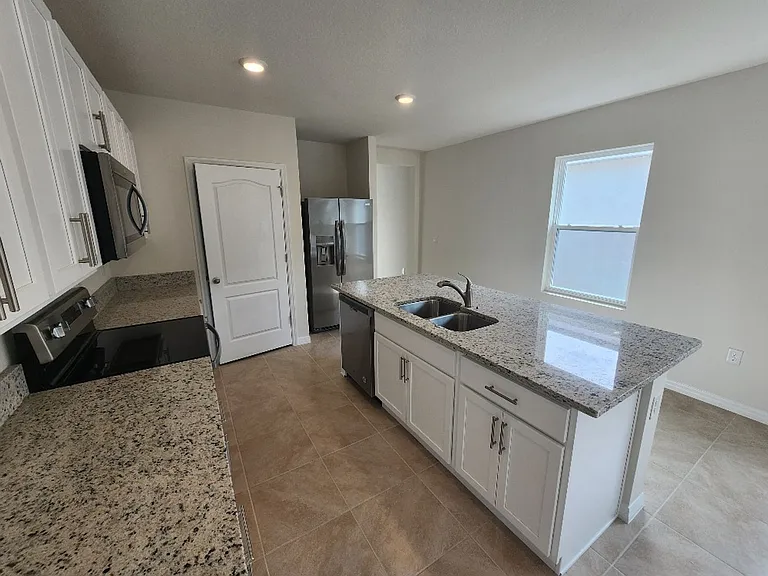 362 Caryota Ct — Photo 3