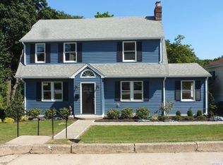 54 Overlook Rd, White Plains, NY 10605