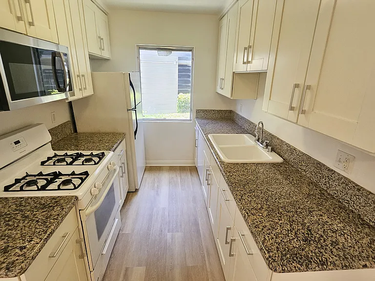 618 N Hayworth Ave #4 — Photo 7