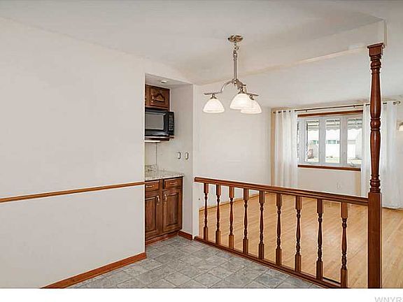 3rd image of 77 Medina St