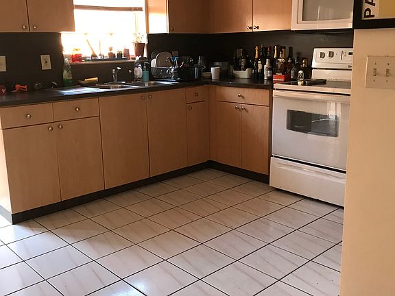4th image of 2050 NE 140th St APT 7