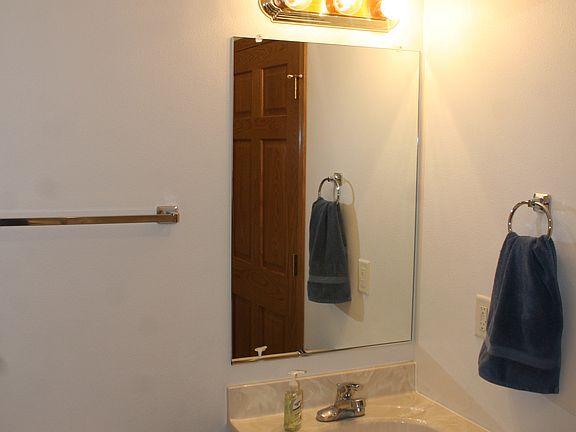 3rd image of 402 Crowfoot Ave
