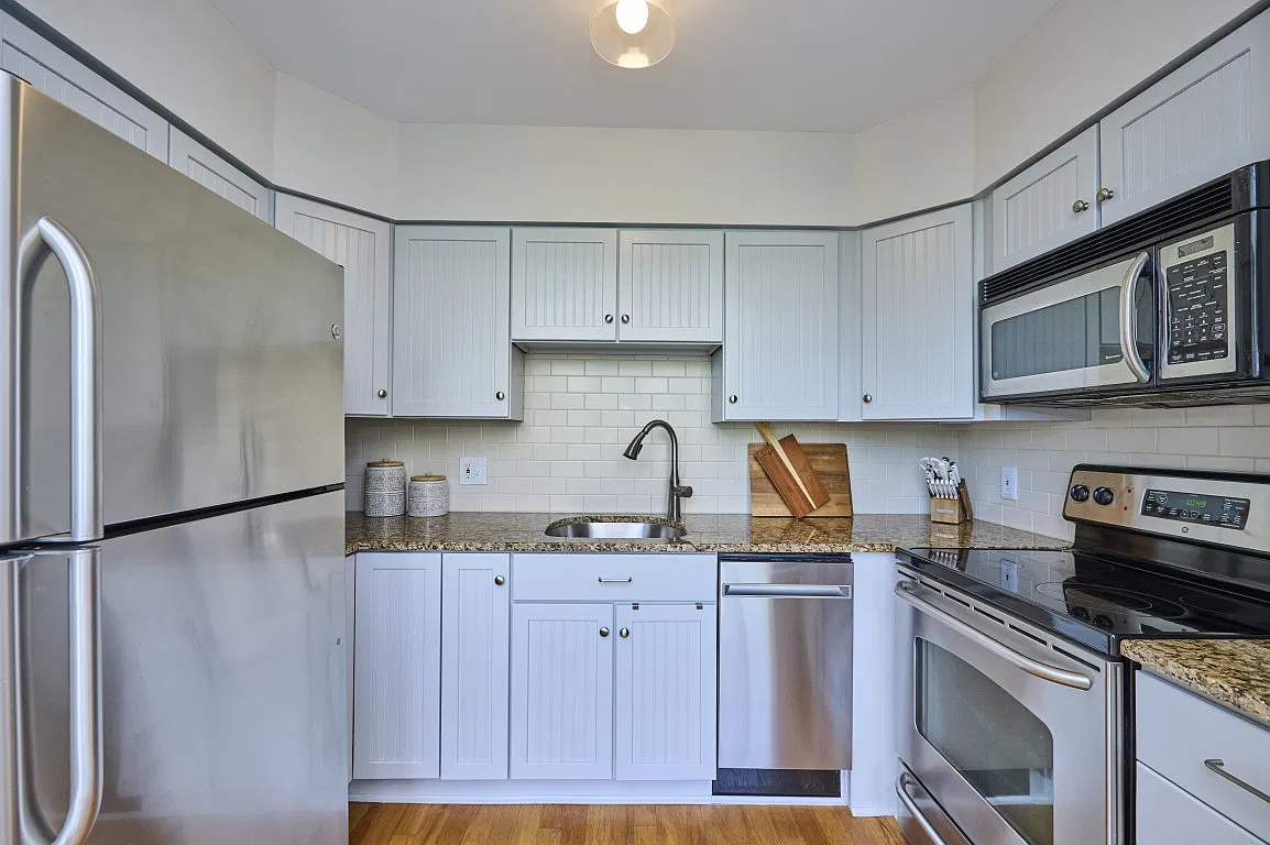 2 bed, 1013 sqft, $3,995 — Photo 4