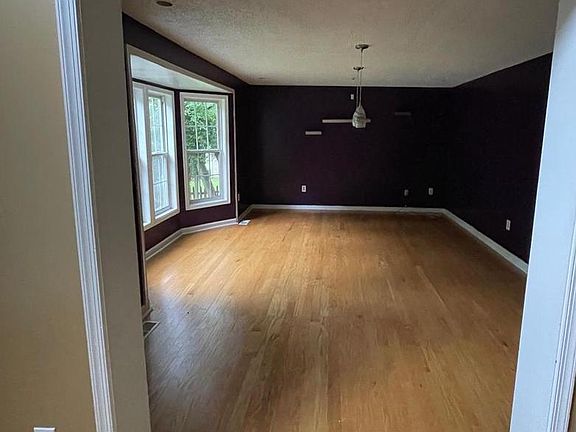 2nd image of 8405 Hardwick Ct