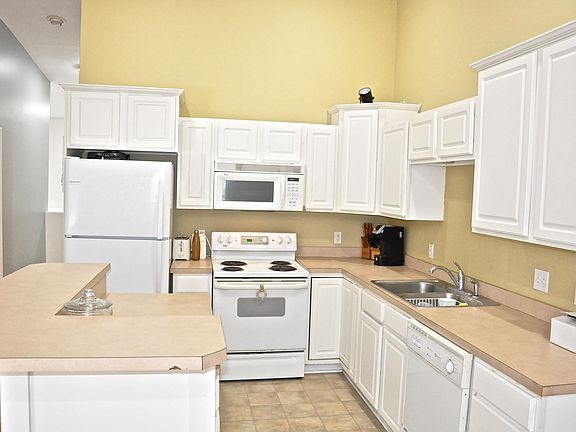 3rd image of 154 W 32nd St