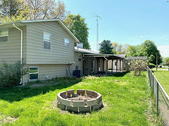 3rd image of 1132 Blossom Dr