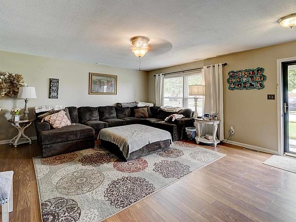 4th image of 2513 Middleground Dr