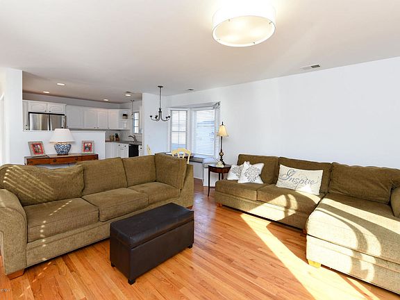 5th image of 28 Cedar Ave