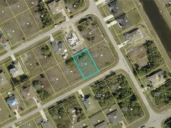 187 Peerless St, Lehigh Acres, FL 33974