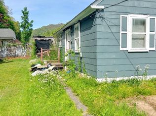 34 34th St, Oceana, WV 24870