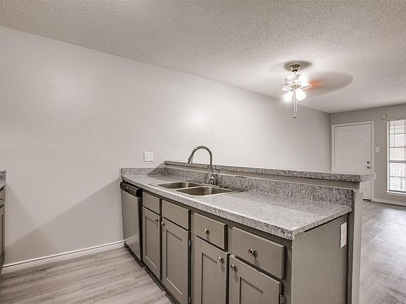 5th image of 1943 Cranford Dr APT 104