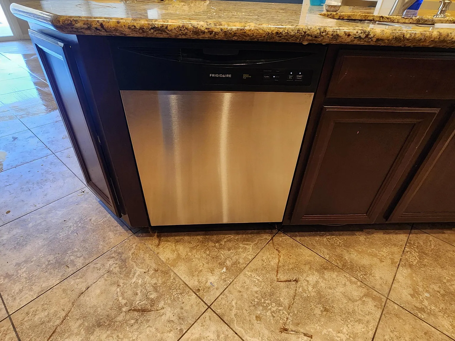 3 bed, 3.0 bath, 2176 sqft, $2,700 — Photo 3