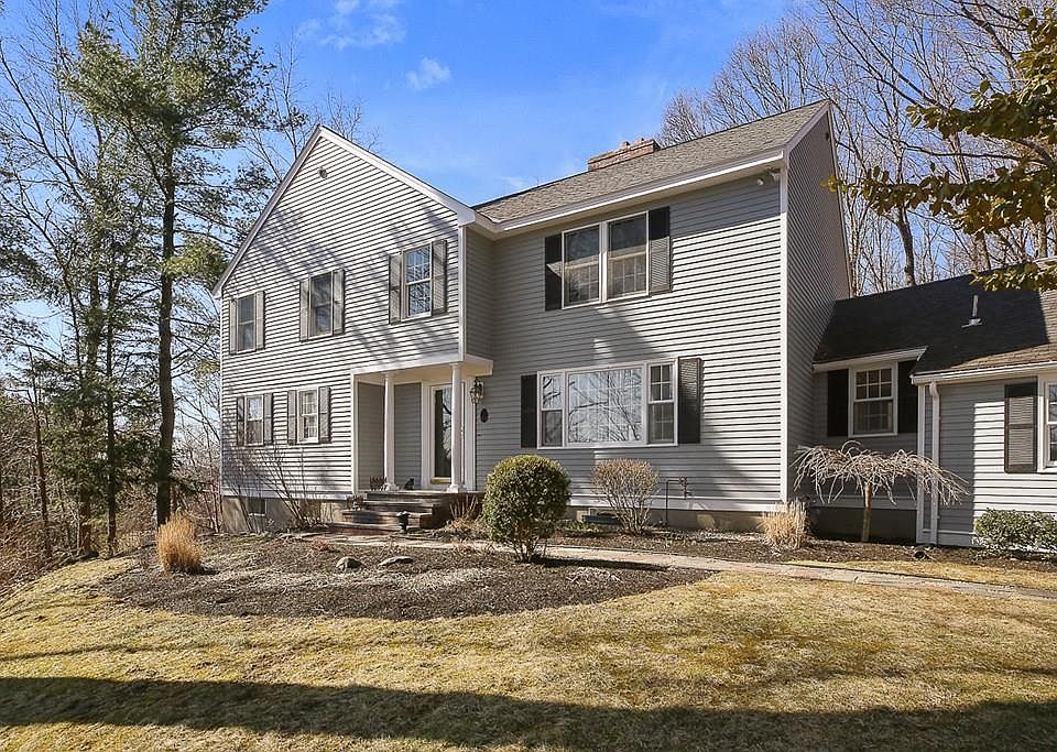 1st image of 44 Woodcrest Dr
