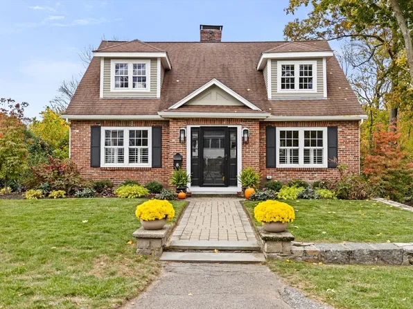 8 Hayes Rd, Hingham, MA 02043