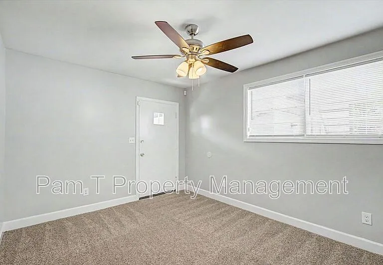 633 W 35th St — Photo 20