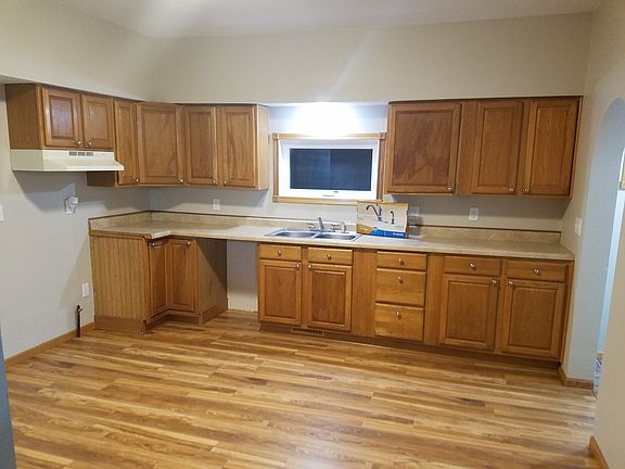 Large Eat-In Kitchen