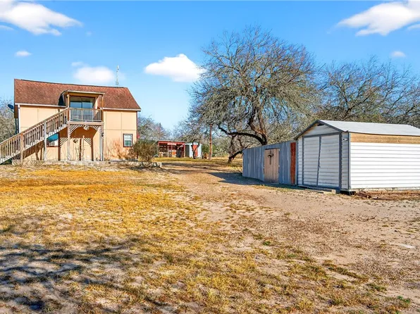 5752 Mockingbird Ln, Mathis, TX 78368