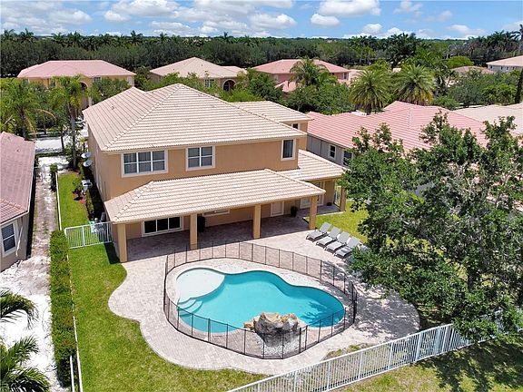5th image of 19506 N Coquina Way