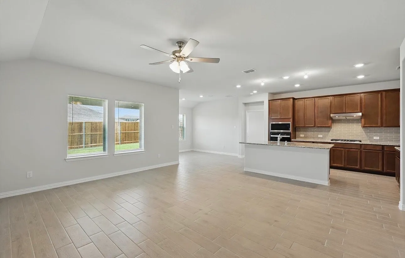 4 bed, 2065 sqft, $2,495 — Photo 3