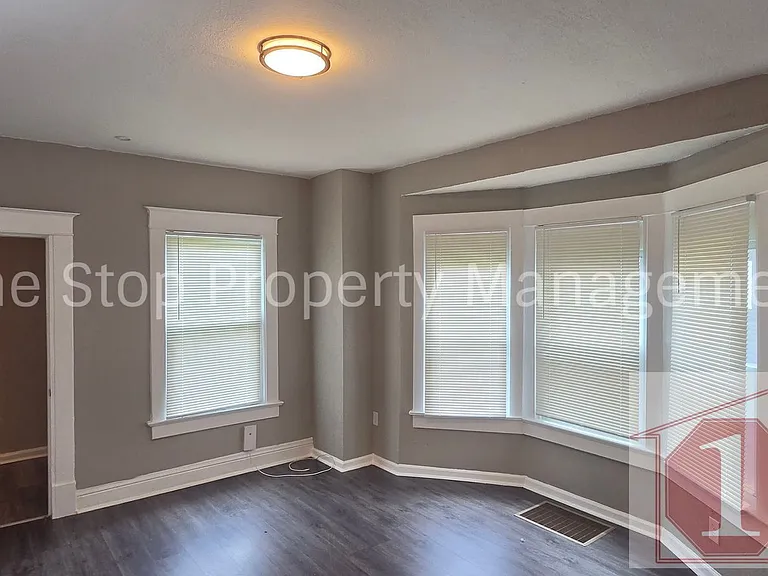 2821 Wabash Ave — Photo 5