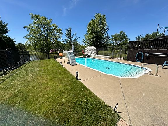 3rd image of 2472 Bluestone Bay Dr