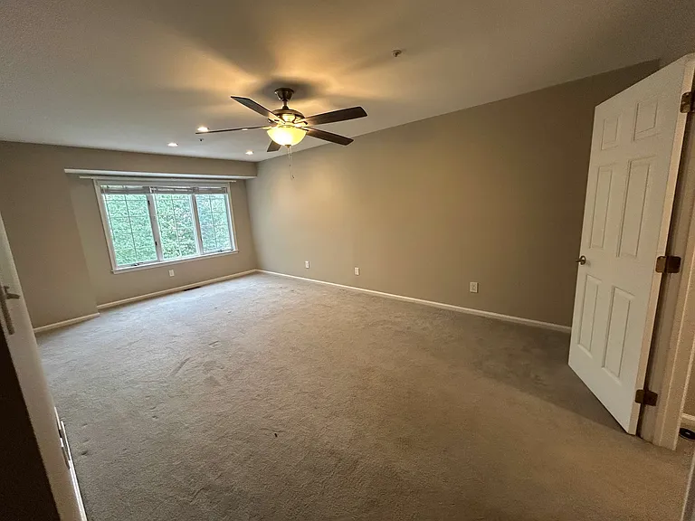 593 W Saxony Dr — Photo 41