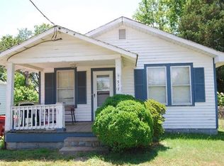 317 Lakeview Ave, Colonial Heights, VA 23834