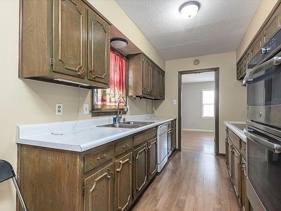 4th image of 3639 Huckleberry St
