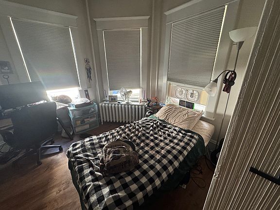 5th image of 17 S Willard St APT 1