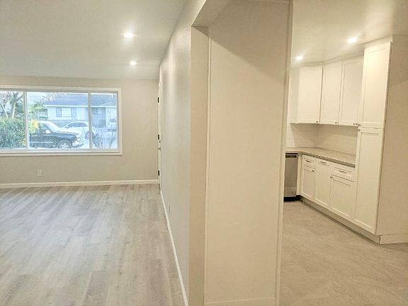 2nd image of 1567 Hallbrook Dr