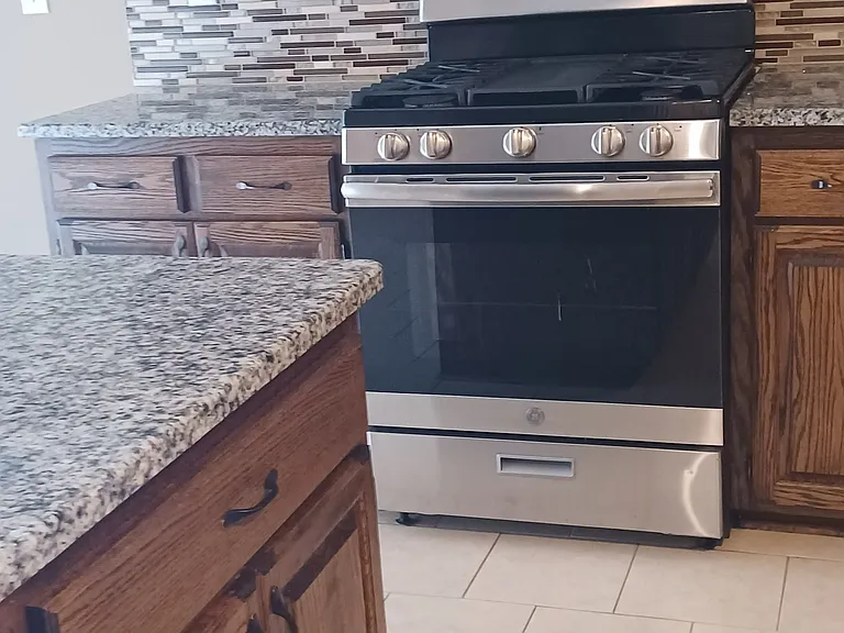 210 NW Michael Dr — Photo 10