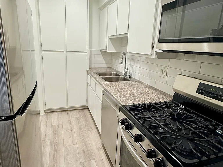 1617 N Poinsettia Place — Photo 10