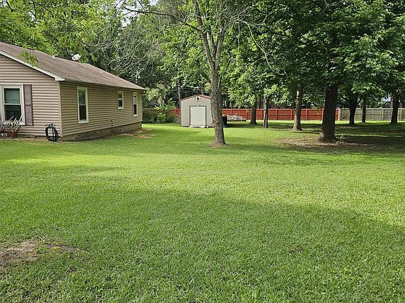 2nd image of 6 Helen St