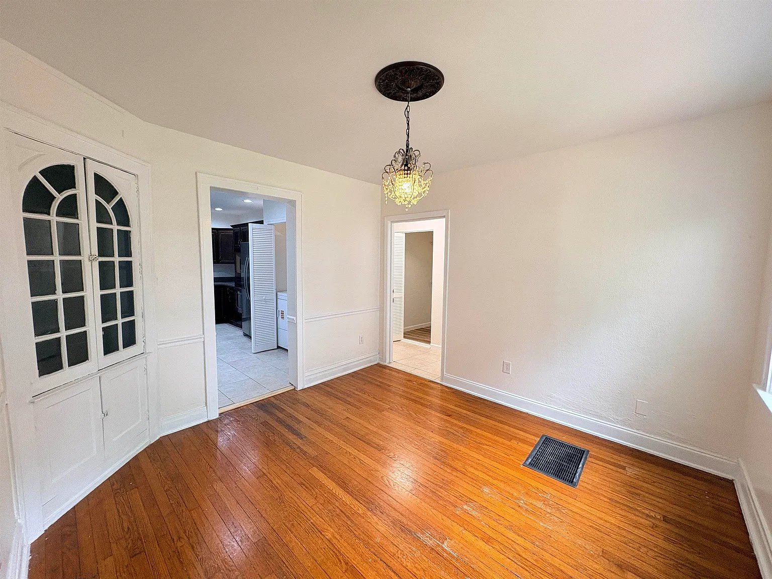 3 bed, 2.0 bath, 1896 sqft, $2,100 — Photo 4