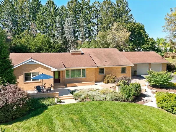 5533 Reppert Ln, Allentown, PA 18106